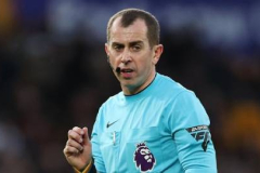 Hãy thông cảm cho trọng tài Premier League